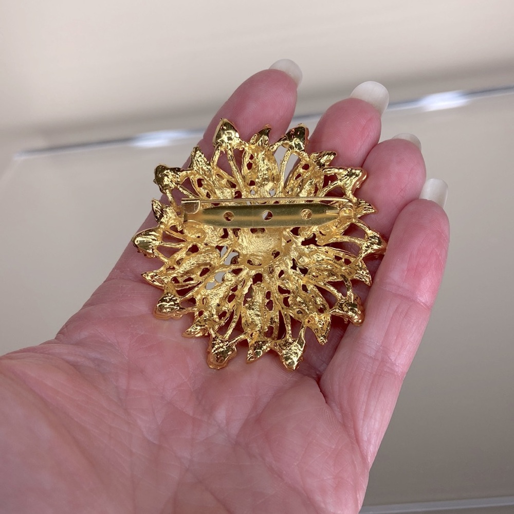 ✨Gorgeous brooch!✨ - Picture 6 of 7